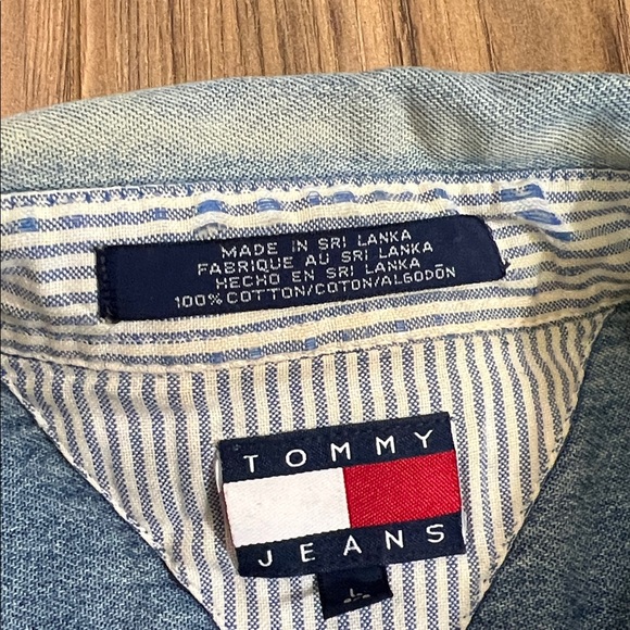Vintage Tommy Hilfiger Classic Wash Blue Denim Shirt Button-Up Sz L - Picture 7 of 9